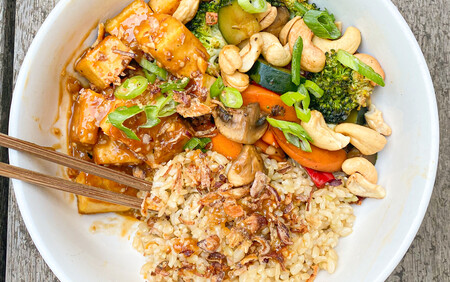 Tofu and cashew stir fry